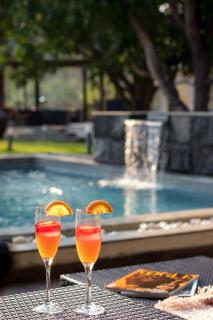 The Leaf by StayVista - An enchanting escape offering a pool, terrace, lush lawn, contemporary interiors, and indoor games - Alibaug - 4