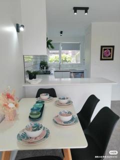 Centre Takapuna 2 Bed Room & Garage - 0