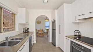 Vista Di Mare Short Walk To Beach Accom Holidays - Wamberal - 6