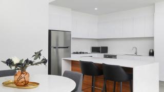 #15 The Ash Apartments Close To Beach Accom Holidays - 6