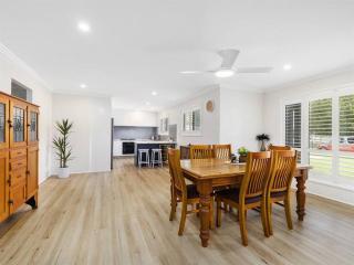 Buddina Deluxe 3 Bedroom Family Getaway House - 9