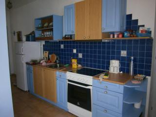 LEMONELIA, one big,4-5 people and one small apartment ,2-3 people - Loutsa - 2