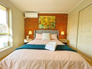 Pet-Friendly Retreat 2BR Ringwood Prime location - 2