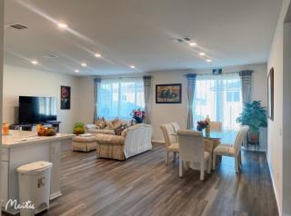 Large master bedroom with Separate bathroom and work desk on the first floor - 4