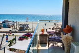 Beach Front 14 Apartment- Spa & Pools - Mamaia - 0