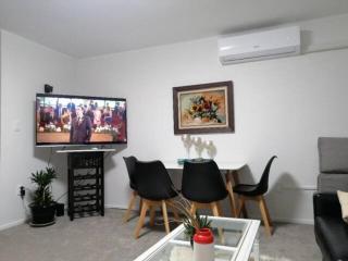 Centre Takapuna 2 Bed Room & Garage - 4