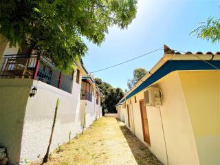 Ramo's Cozy Beachside Haven with Panoramic Views - 2nd - Vlorë - 8