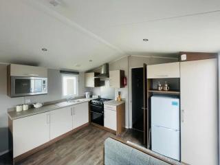 Community Wishes Retreat - Butlins Passes Included - Lincolnshire - 0