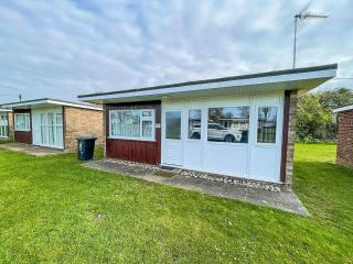 Beautiful Chalet With Free Wifi Nearby Hemsby Beach In Norfolk Ref 59096S - 2
