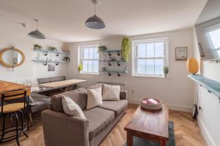 Lovely 2- Bedroom Apartment with Stunning Sea Views - Worthing - 4