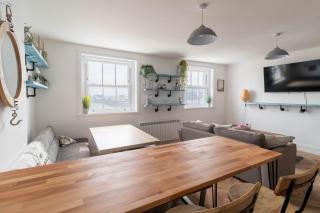 Lovely 2- Bedroom Apartment with Stunning Sea Views - Worthing - 5