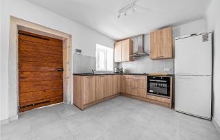 3 Bedroom Gorgeous Home In Mouriès - 2