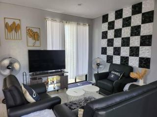 Beautiful 2 Story 3 Bedroom House - Balibaguhan - 6