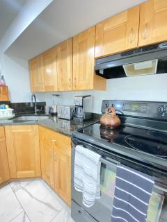 Lovely Remodeled 2bdrm Basement Home - Washington - 1