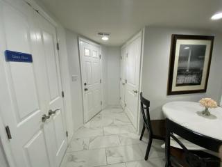 Lovely Remodeled 2bdrm Basement Home - Washington - 1