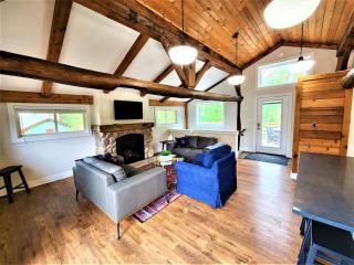 Beachside-HotTub-Fireplace-Authentically Northern - Traverse City - 5