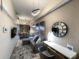 Amazing Unit and View in Uptown Parksuites BGC - Manila - 9