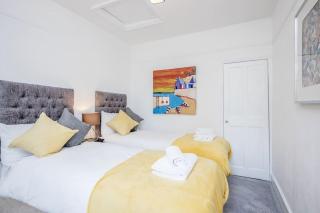 Stylish Victorian 3 Bed House Huge Garden/Parking - 6