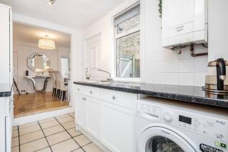 Stylish Victorian 3 Bed House Huge Garden/Parking - 1