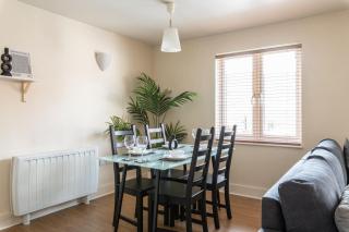 Spacious 2BR Flat - 2 Free Parking Spaces - Near LGW Airport - Crawley - 5