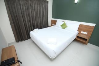 Hotel Royal Blooms - Bangalore - 1