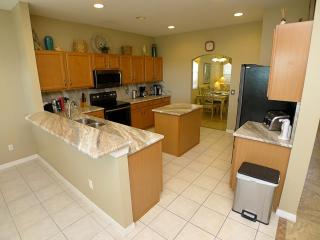 Overlooking The Golf Course, Spacious Interior! - Davenport - 7