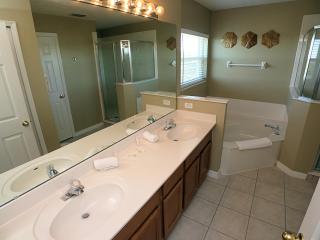 Overlooking The Golf Course, Spacious Interior! - Davenport - 3