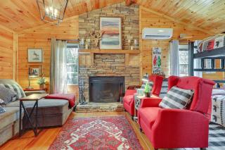 Pet-Friendly Haleyville Cabin Rental with Kayaks! - 6