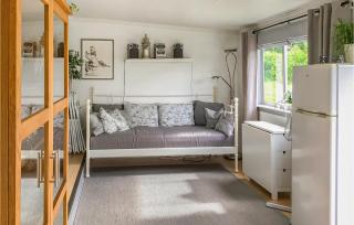 Lovely Home In Bettna With Kitchen - Bettna - 1