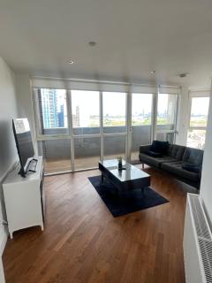 London City Two Bedroom Apartment - 7