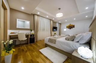 Peninsula Luxury Suite - 2