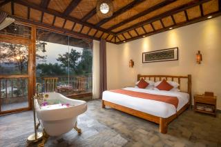 Yangshuo River Lodge Hotel--English speaking team&Swimming pool&Activties organized&Free pick up from Airport or TS over 3 nights - Yangshuo - 3