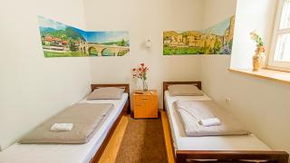 Bascarsija Guesthouse - Private Bath, TV & AirCon - Sarajevo - 9