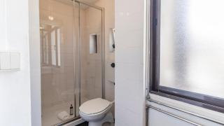 Porto 61 - Bright 2BR w/ Balcony by LovelyStay - Porto - 8