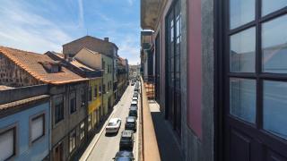 Porto 61 - Bright 2BR w/ Balcony by LovelyStay - Porto - 7