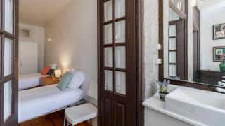 Porto 61 - Bright 2BR w/ Balcony by LovelyStay - Porto - 6