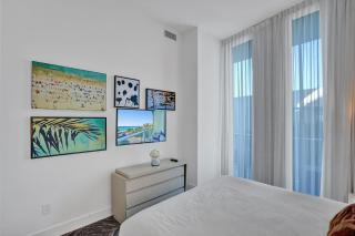 Oceanfront Condo Direct Ocean & Beach Club Access - Hollywood - 5
