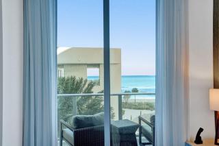 Oceanfront Condo Direct Ocean & Beach Club Access - Hollywood - 2