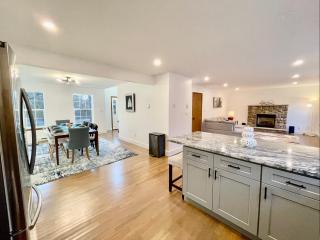 Modern Poconos home, game room, pool, waterparks - Albrightsville - 1