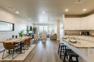 Escondido 1101 Kennedys Hugs Home sleeps 10 guest 3 bedrooms - Washington - 0
