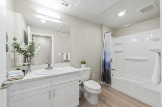 Designer Apt with Jacuzzi, Sky Lounge, Gym Access - Sparks - 2