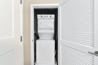 Designer Apt with Jacuzzi, Sky Lounge, Gym Access - Sparks - 1