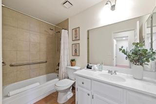 Delightful 4BR Home Nr Downtown Reno w Fireplace - Reno - 3