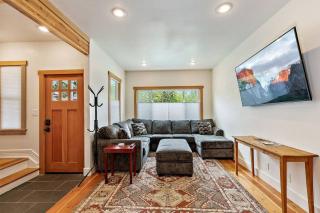 The Mountain House by WanderLodges - Ashland - 7