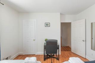 3BR Colonial House with Parking by CozySuites - 1