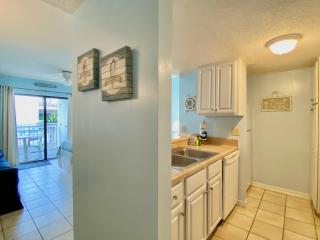 Sugar Beach 122 by ALBVR - Nice Studio condo with new sofa, AC and 32 inch Smart TV - Gulf Shores - 5