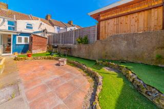 Stylish 3-bed Terraced House with Wi-Fi - 1