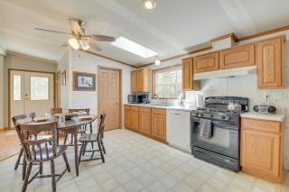 Near Waterville Cozy Midcoast Vacation Rental! - - 4