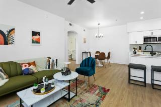 CozySuites Glendale by the stadium with pool 05 - Glendale - 3