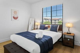 CozySuites Glendale by the stadium with pool 05 - 1